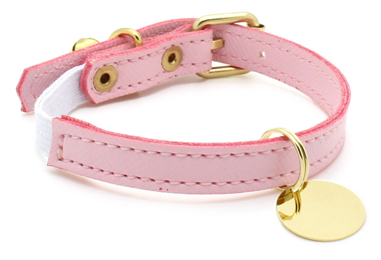 Coleira para Gatos com Elástico Courino Rosa Claro e Pingente Redondo  Folheado com Nome e Telefone - Pet Elegante